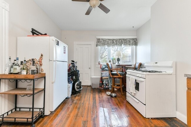 Photo - 748 E 3rd St Unidad 2