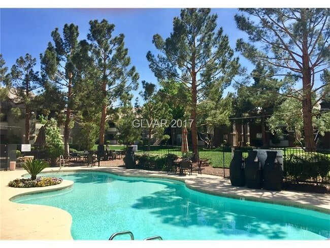 Building Photo - Convenient 1st Floor Condo in Gated Commun...