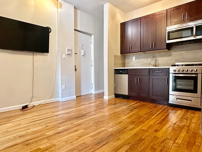 Photo - 386 Manhattan Ave Unit 1