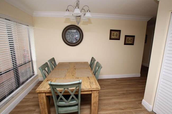 Photo - 67 Balfour Rd E