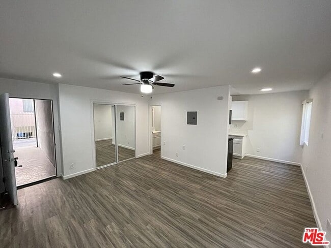 1170 S Crenshaw Blvd
