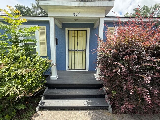 Charming 2 Bedroom 1 Bathroom Home for Rent! - Charming 2 Bedroom 1 Bathroom Home for Rent!