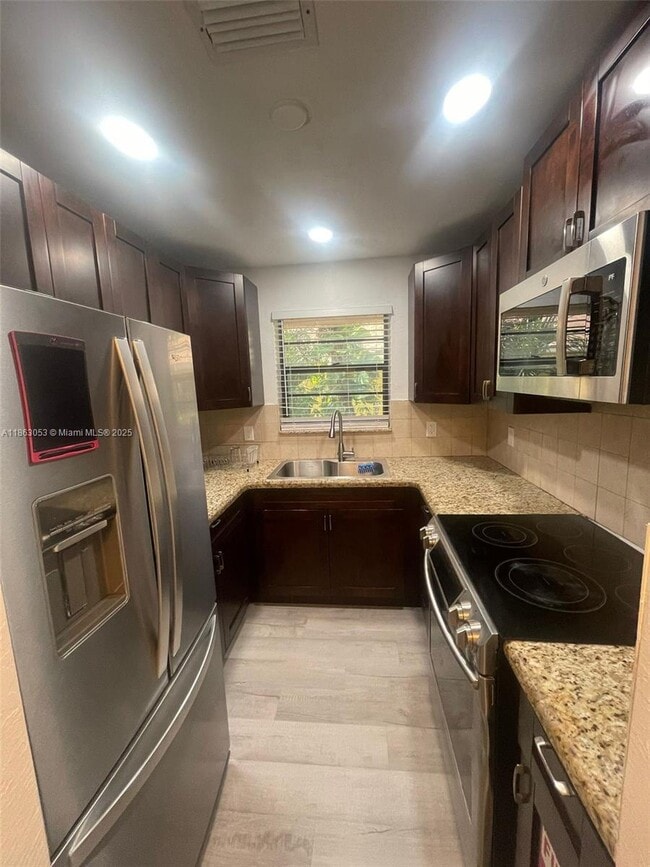 Building Photo - 1736 N 16th Ct Unit A Rental