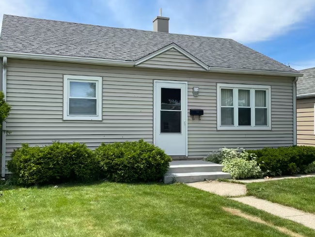 Building Photo - Spacious 3-Bedroom Home on a Quiet Residential Street in Milwaukee