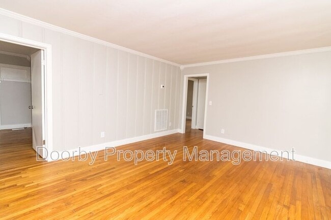 Photo - 210 S Lovell Ave