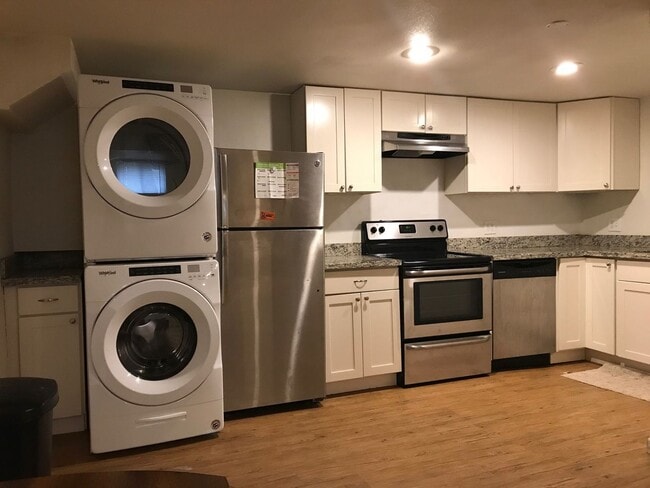 Photo - 1041 W Vine Dr Unit B