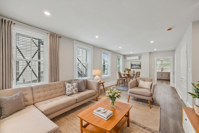 Luxury 2BR/1BA Apartment in the Heart of D... - Luxury 2BR/1BA Apartment in the Heart of D... Unit 1