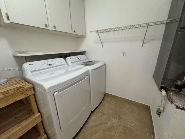 Photo - 717 NE 10th Ave
