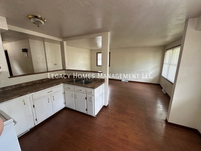413 Tampa Way