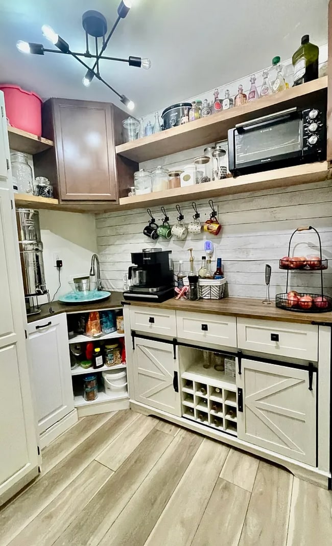 Photo - 9002 Grandview Rd