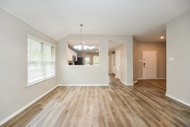 Photo - 709 Silverleaf Ct