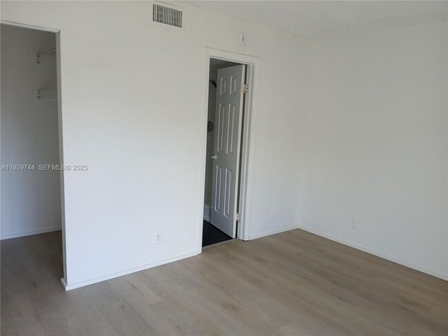Photo - 8740 N Sherman Cir Unit #305