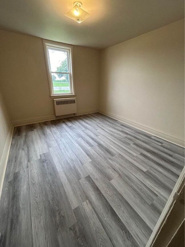 Photo - 1742 Confederation Line Unit 8