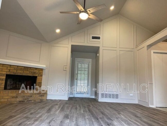 Photo - 2303 Markland St