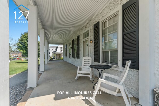 Photo - Charming 2-Bedroom Apartment in the Heart ...