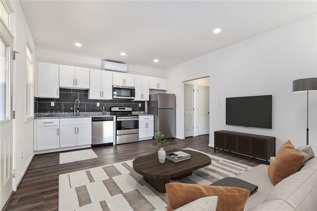 Photo - 1060 Grant Way SE