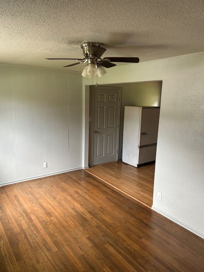 Photo - Charming 3 bedroom, 1 bathroom home