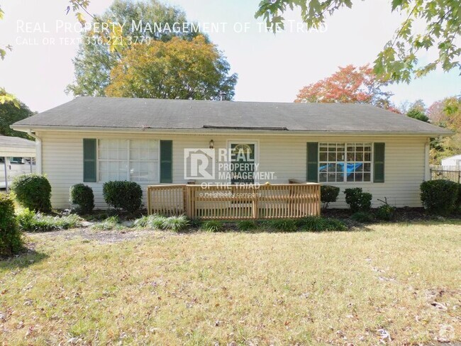 Building Photo - 3 Bedroom/1.5 Bath One-Level Home, South G...