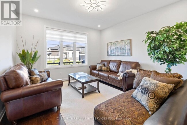 Photo - 733 Coast Cir