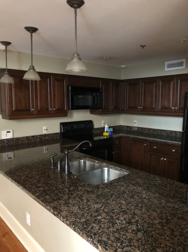 Photo - 377 King St Unit 205