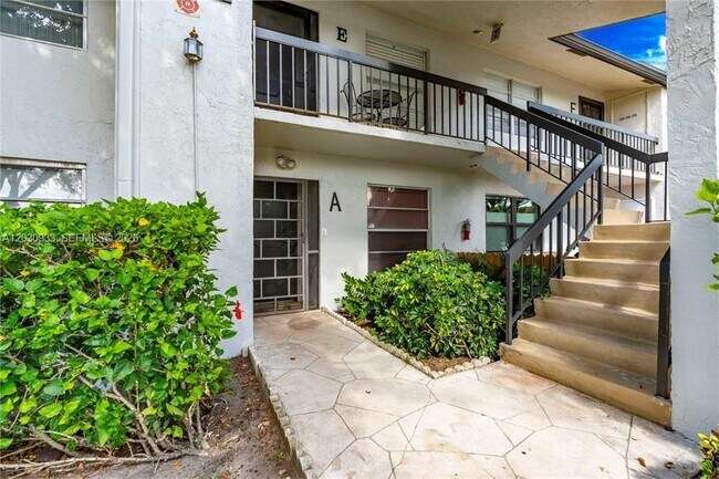 Photo - 5710 Princess Palm Ct Unidad A