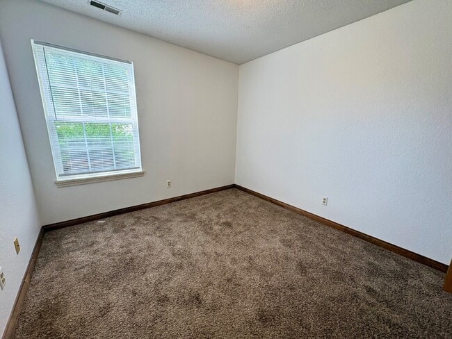 Photo - 1443 Blue Brook Way