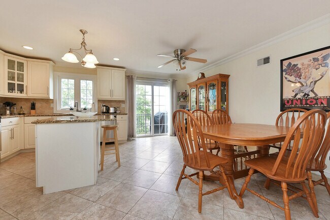 Photo - 461B 5th St