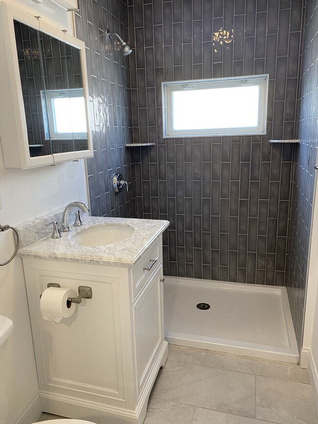 Bathroom Shower - 100 Fisher St Unit First Floor