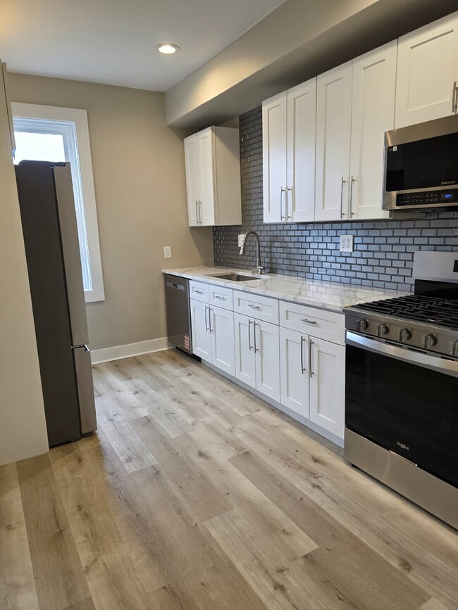 Building Photo - "Spacious 4-Bedroom Gem in Homestead – 2090 Sq Ft of Comfort!"