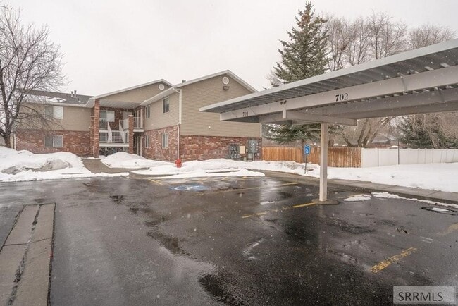 Photo - Brentwood Upper Level Condo - 2 Bed, 1 Bath with Washer/Dryer and Optix Internet!