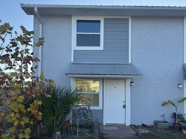 Building Photo - 8003 Beach Dr Unit A