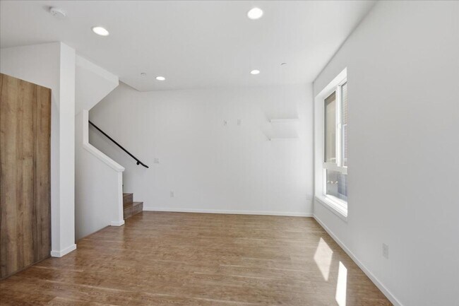 3216 15th Ave W