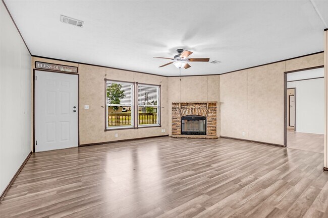 Photo - 15158 Schank Rd