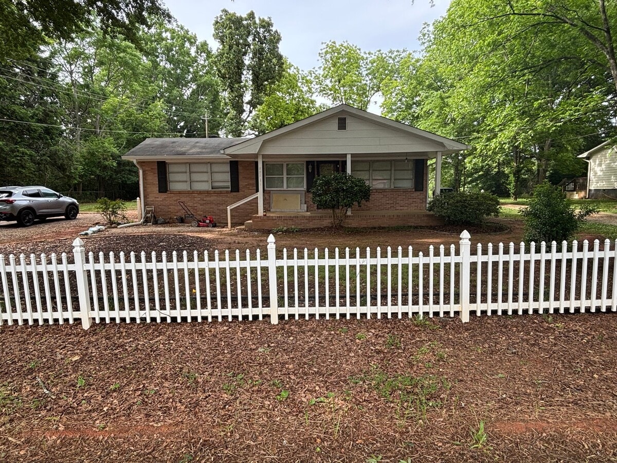 Photo - 107 W Bonnell St