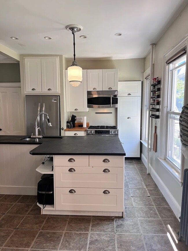 Stone countertops - 5A Evergreen Ave Unit 5A Evergreen Ave Somerville MA 02145