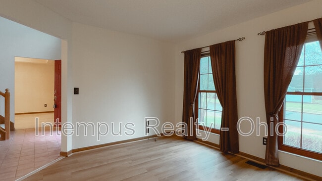 Photo - 370 Glenside Ln