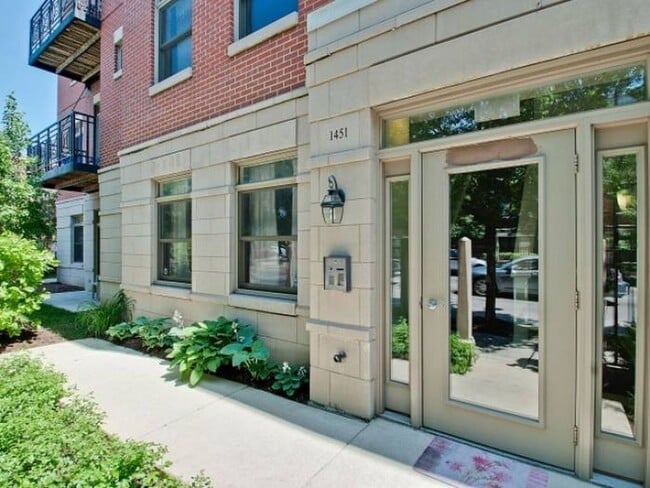 Building Photo - 1451 S Halsted St Unit 1B