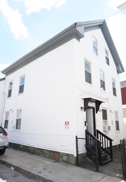 Building Photo - 7 Floyd St Unit 2nd FL