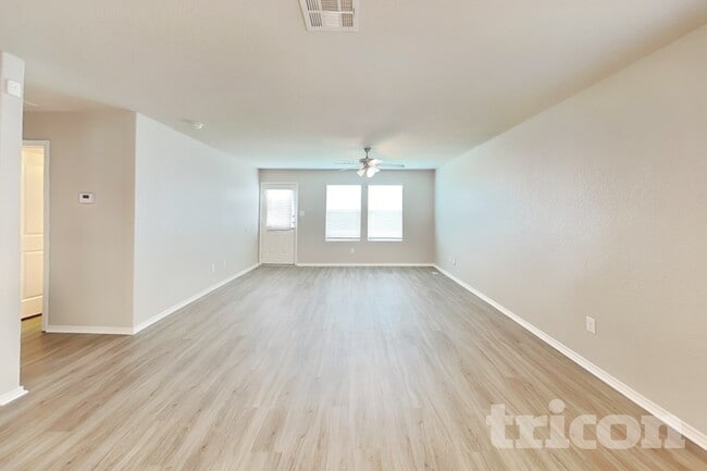 Photo - 421 Moonvine Way