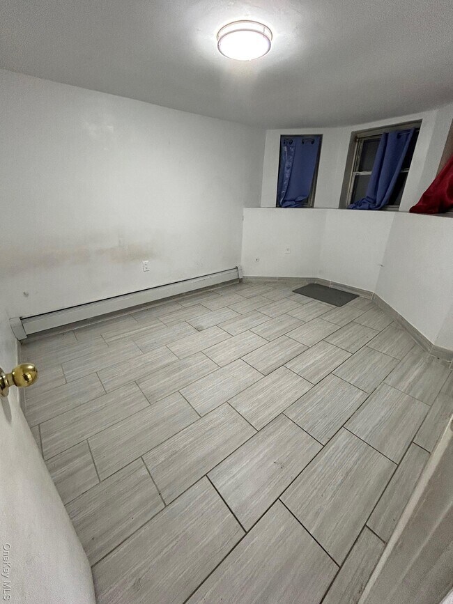 Photo - 33-15 97th St