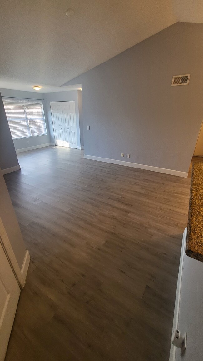 Building Photo - 5140 Conroy Rd Unit 831