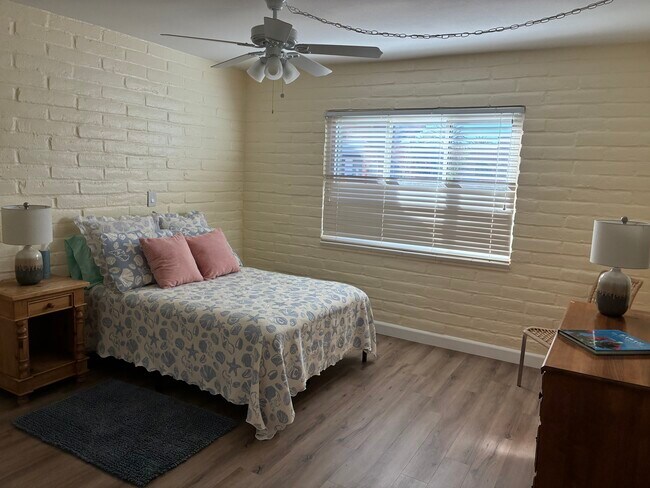 Photo - 80 N Los Olmos