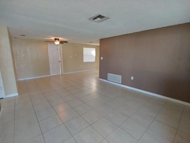 Photo - Gorgeous 3/2/1 1200 Sq. Ft. with fenced yard, all tile floors, custom baths and remodeled kitchen!!