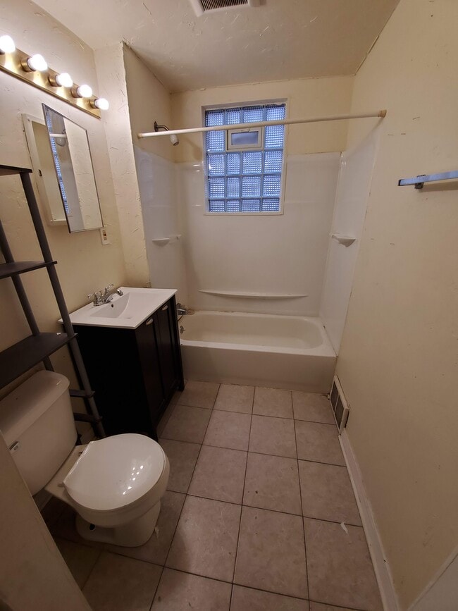 Building Photo - 201 N 37th St Unit 203 Rental