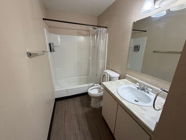 Photo - MOVE IN SPECIAL!! DEPOSIT MOVES YOU IN!!!