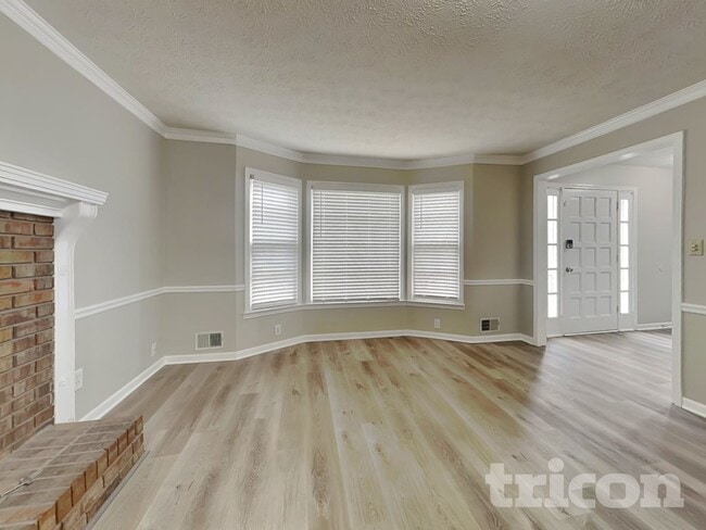 Photo - 135 Clearbrook Way