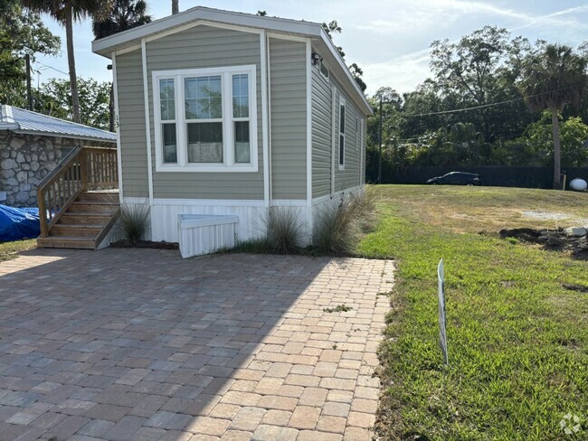 Building Photo - 14035 W River Rd Rental