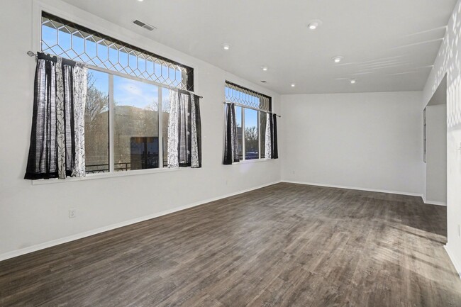 Photo - 1119 E McMillan St Unidad 1