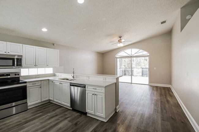 Photo - 18200 SW 6th St