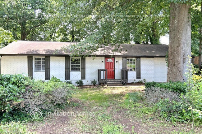 Building Photo - 1136 Woodleigh Rd SW Rental